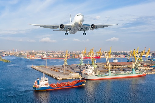 air-freight-vs-ocean-freight-which-suits-your-goods